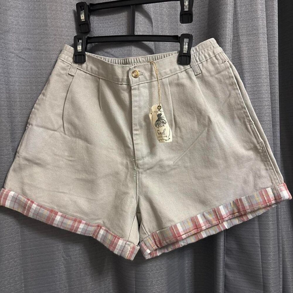 Easel Women's Cream and Tan Shorts